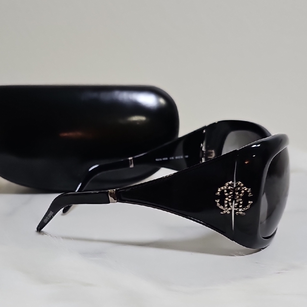 Roberto Cavalli Black Sunglasses with a Black Hard Case - Picture 6 of 9